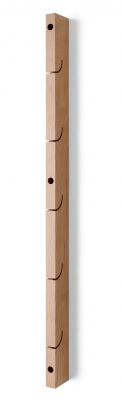 Smile Regalwange aus Eiche von Eva Solo: Holzregal mit "lächelnden" Aussparungen und Bohrlöchern.